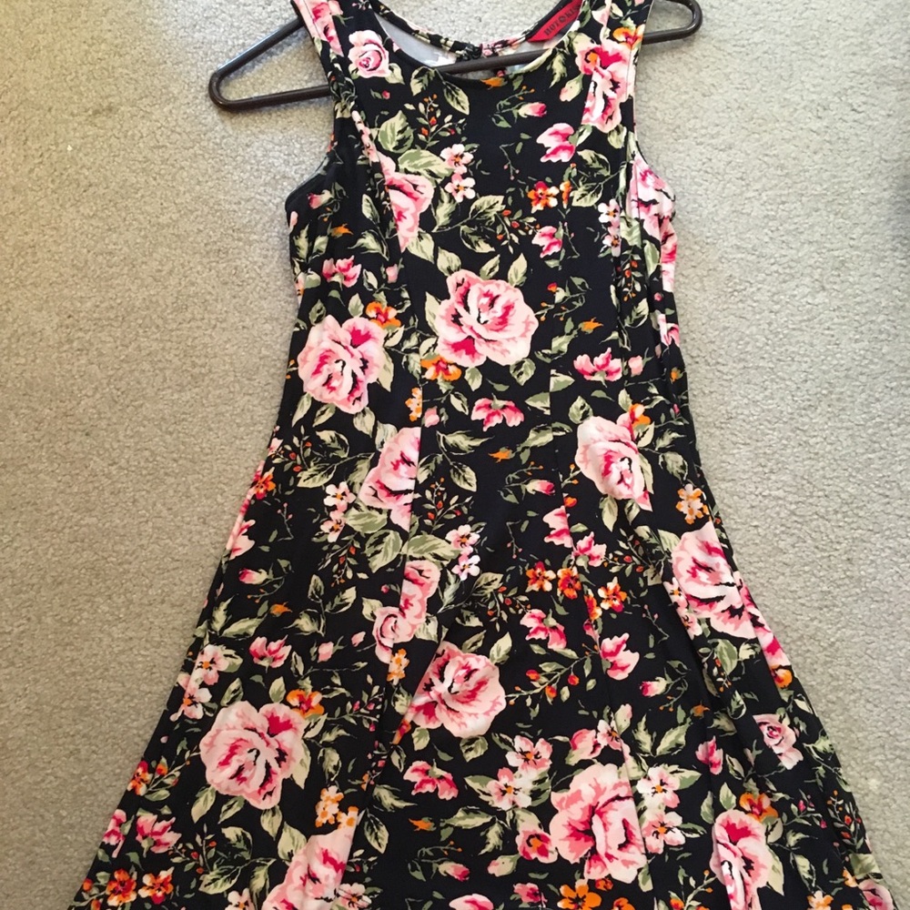 Floral semi-fitted mini dress